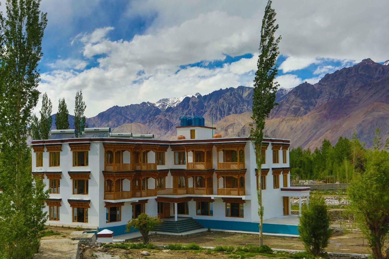 Hunder Residency Hotell Leh Exteriör bild