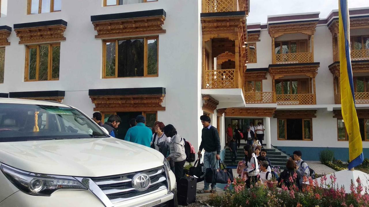 Hunder Residency Hotell Leh Exteriör bild